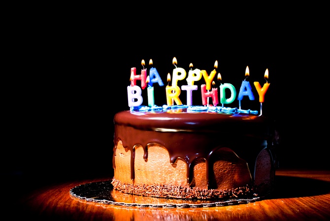 Торт со свечками Happy Birthday!